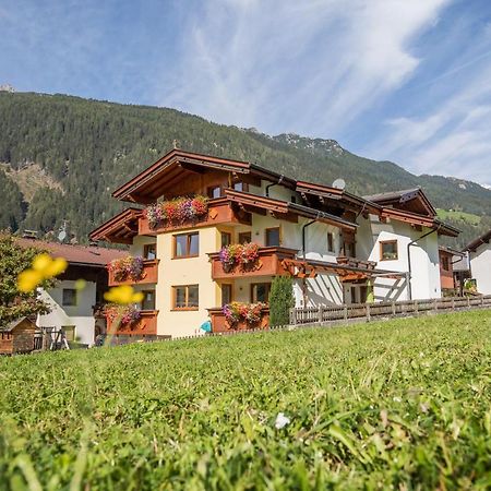 Апартаменти Haus Rosmarie Нойштіфт-ім-Штубайталь Екстер'єр фото