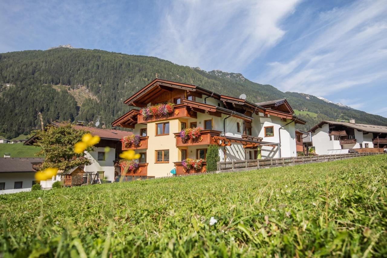 Апартаменти Haus Rosmarie Нойштіфт-ім-Штубайталь Екстер'єр фото